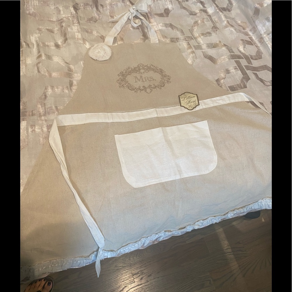 Lilian Rose Mrs apron NWT